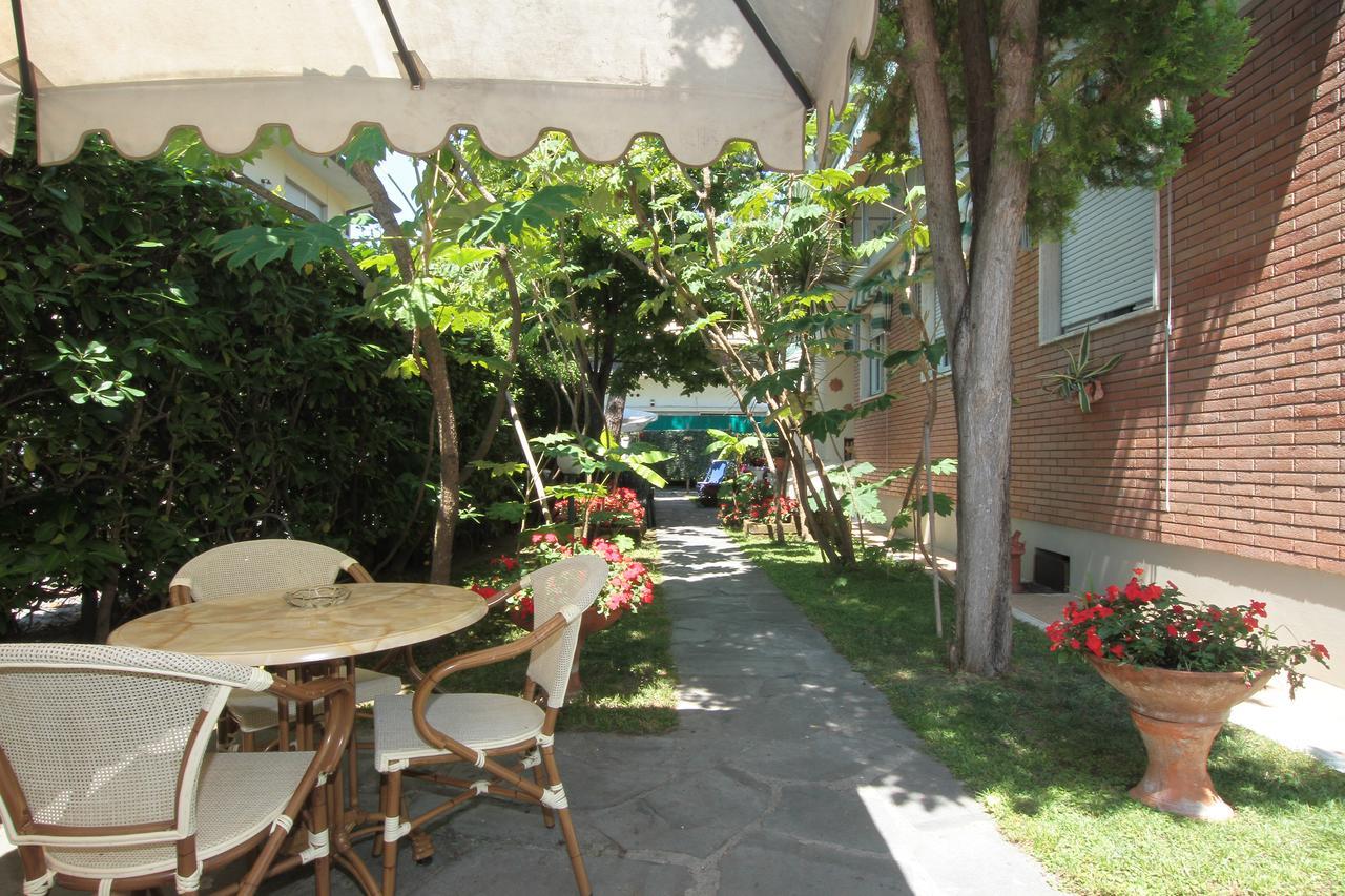 Hotel Vera Marina di Massa Kültér fotó