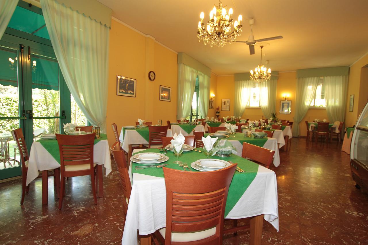Hotel Vera Marina di Massa Kültér fotó